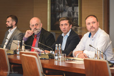 Od lewej: J. Śledziński (Gmina Stalowa Wola), P. Ziobro (Martifer Renewables), M. Grabowy (Instytut Energetyki - Instytut Badawczy, Oddział Ceramiki CEREL w Boguchwale), B. Haręza (ML System),