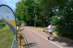 Mariusz Węglarski finiszujacy na biegu ParkRun